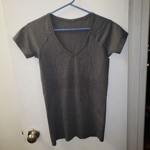 LULULEMON GRAY SHIRT